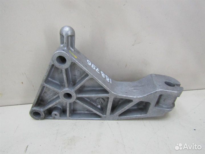 Кронштейн опоры двигателя Opel Astra H \ Family 2