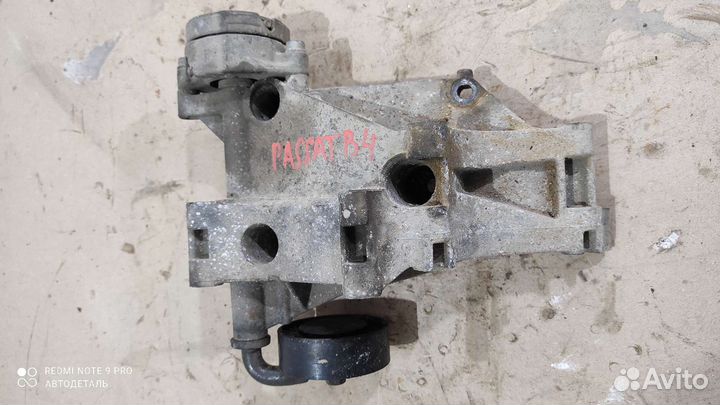 Натяжитель ремня Volkswagen Passat B4