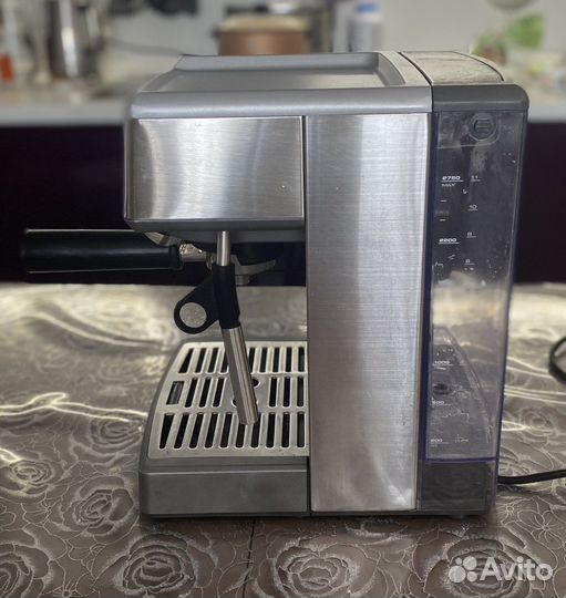 Кофеварка рожковая bork С700 с капучинатором