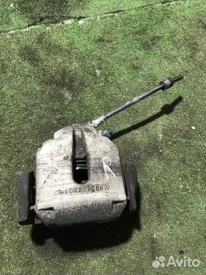 Суппорт передний правый Bmw 5-Series E39 M52B20 1