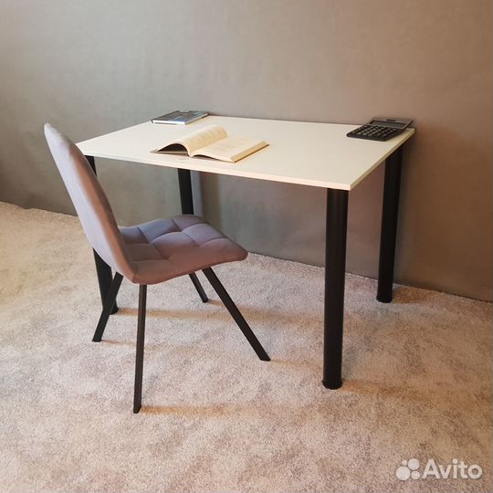 Компьютерный стол Белый 110*70 см. Черные ножки