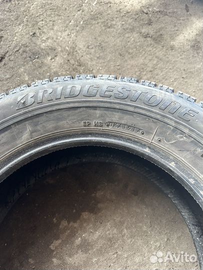 Bridgestone Blizzak VRX 215/65 R16 98S