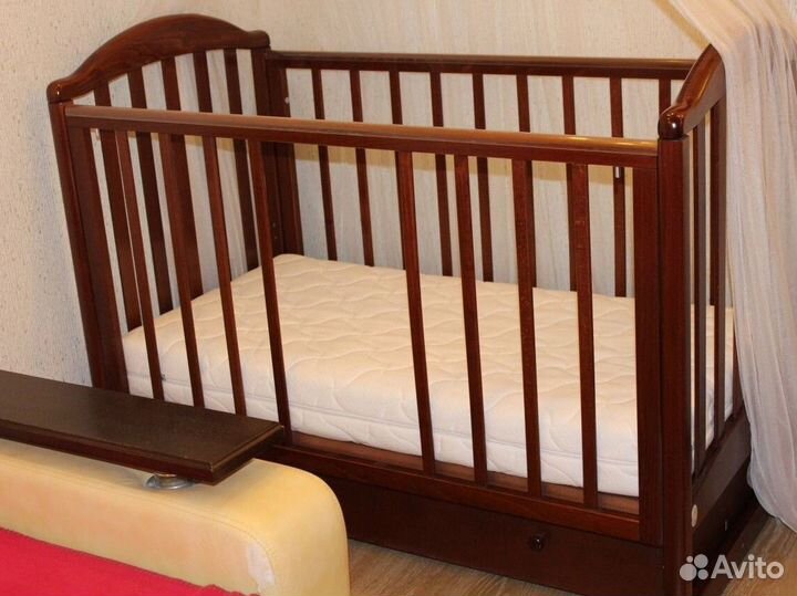 Детская кроватка с поперечным маятником + матрас