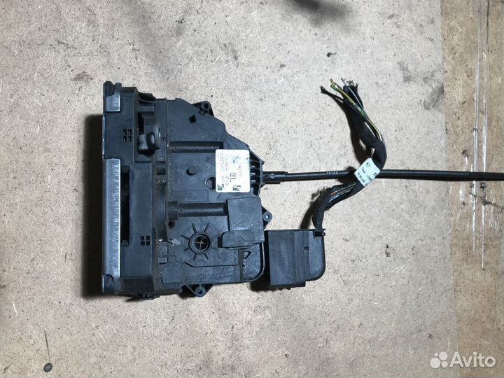 Opel Corsa D купе 13258277 замок левой двери