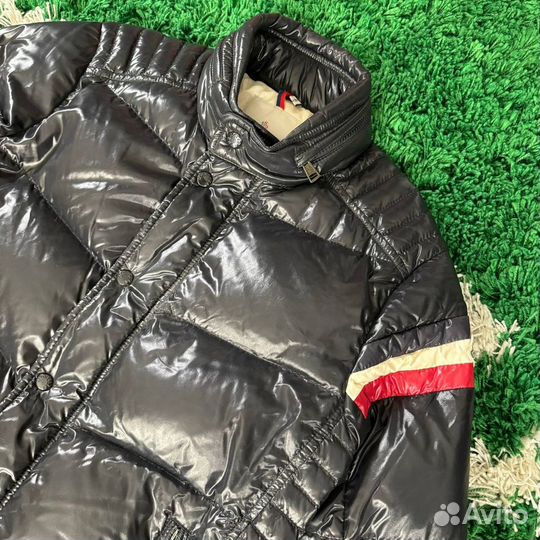 Пуховик Moncler отличный