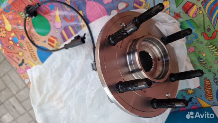 Ступица в сборе Шевроле Тахо,Эскалэйд 2008г