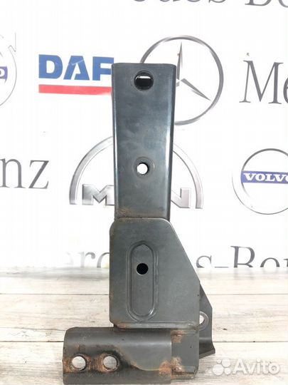 Кронштейн усилителя переднего бампера передний