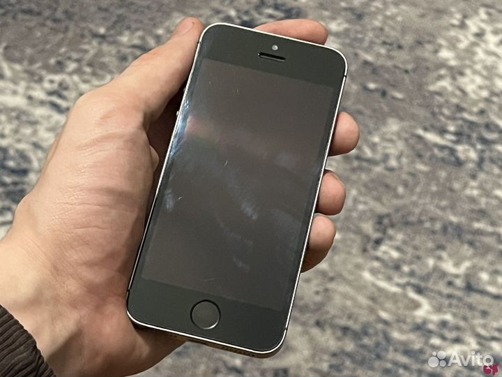 iPhone SE, 32 ГБ