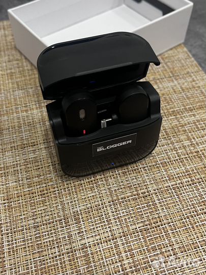 Беспроводной петличный микрофон