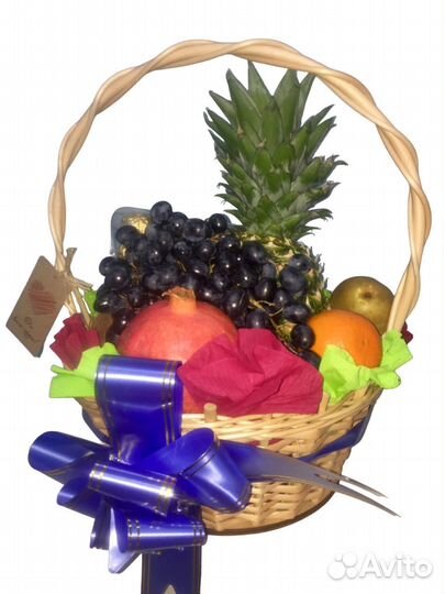 Подарочная корзина с фруктами