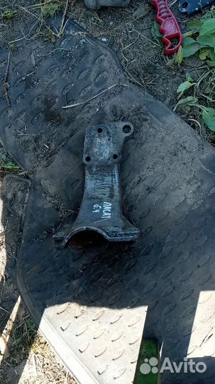 Кронштейн двигателя задний Passat B3 B4