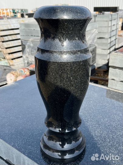 Гранитные вазы