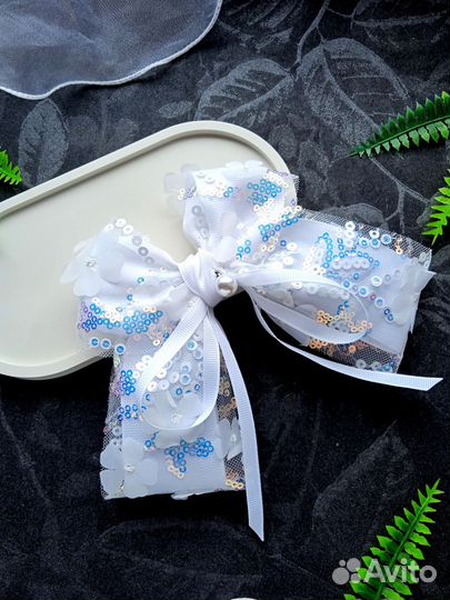 Белый бант