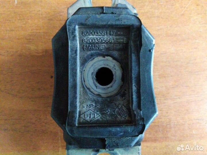 Опора МКПП левая Renault Logan 2004 - 2016