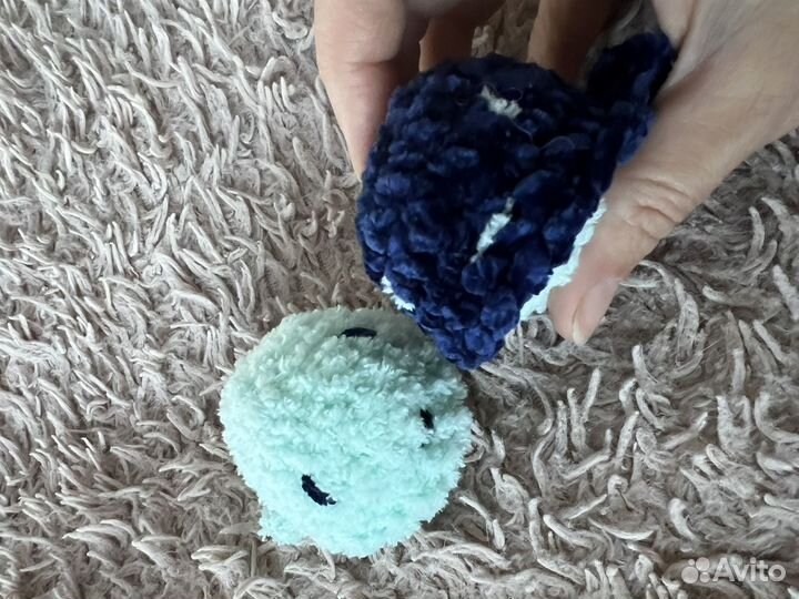 Игрушки вязаные, киты