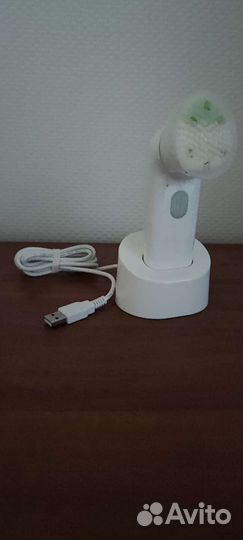 Щетка для лица Clinique