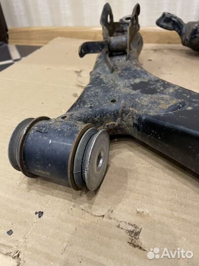 Нижний рычаг lexus is250