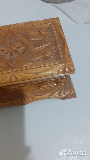 Деревянная шкатулка
