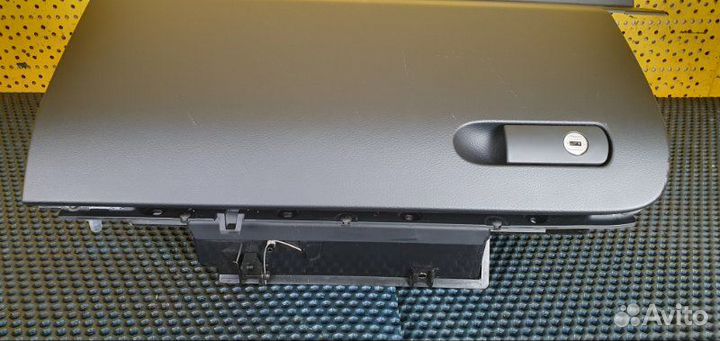 Бардачок Volkswagen Touareg 2 NF 3.0 CRC 2014