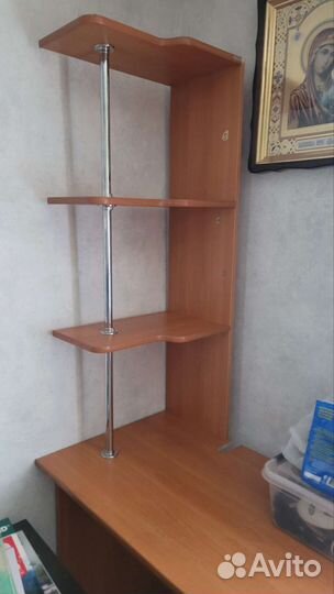 Компьютерный стол с полками и ящиками