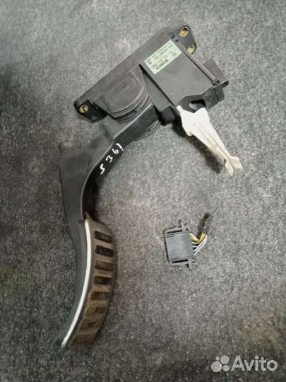 Педаль газа Skoda Octavia A4 1J1721503K,0281002342