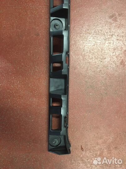 Направляющия заднего бампера Фольксваген Поло