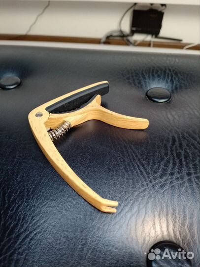 Каподастр для акустической гитары dekko FC-76 WD