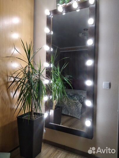 Зеркало с подсветкой в полный рост