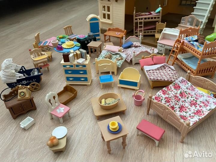 Кукольный домик с мебелью