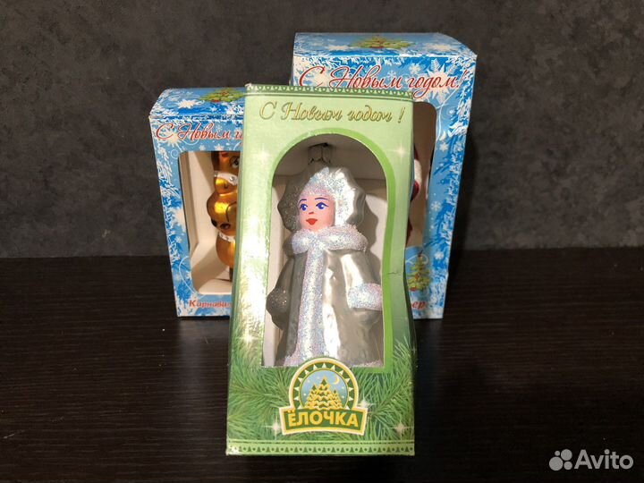 Новогодние стеклянные игрушки