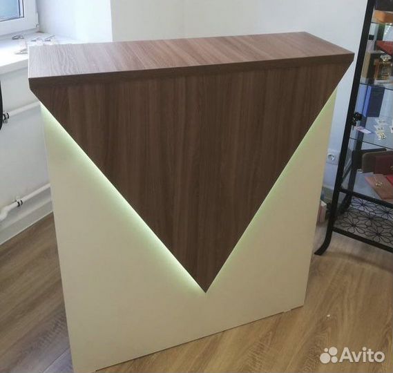 Стойка ресепшн