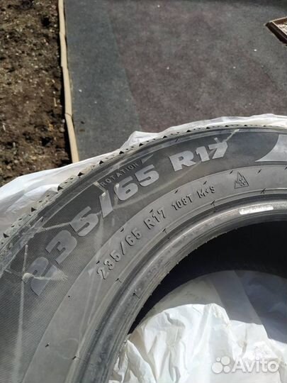 Pirelli Formula Ice 235/65 R17 и 235/65 R17