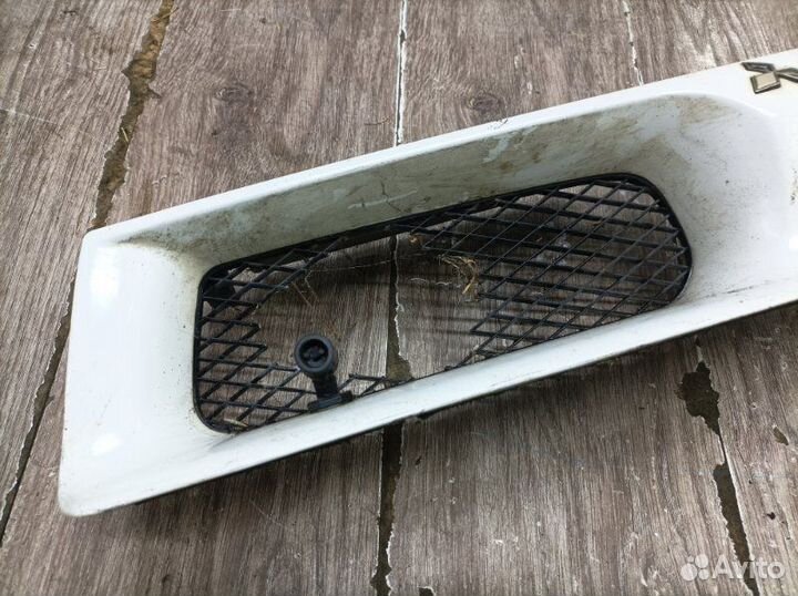 Решетка радиатора Mitsubishi Galant седан 4дв