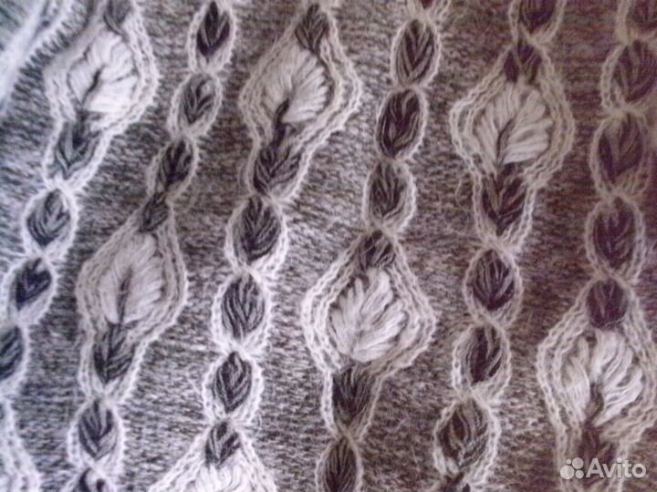 Продам теплый свитерок для ребенка до 3-4 лет