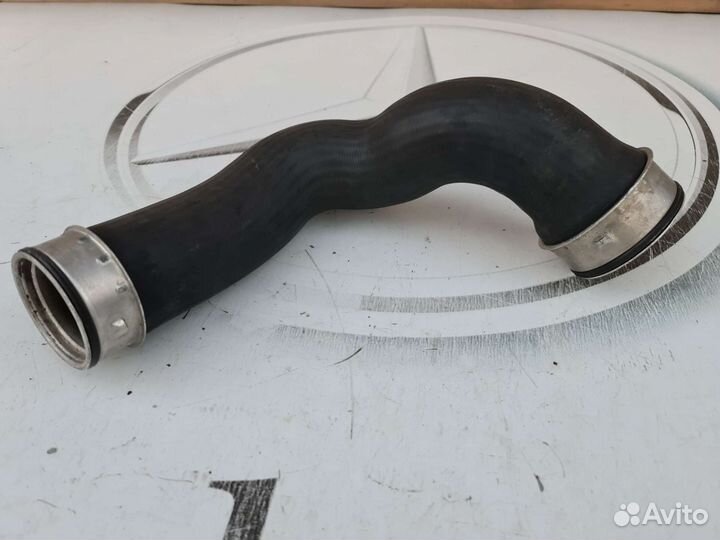 Патрубок интеркуллера левый Mercedes W211 M271