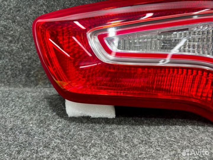 Фонарь в крышку багажника задний правый Kia