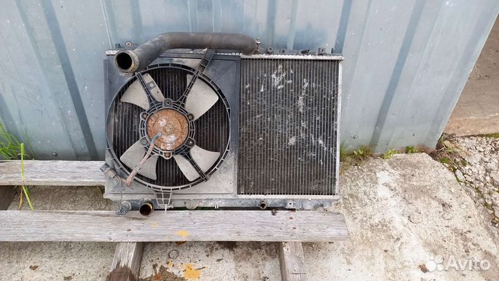 Радиатор охлаждения. Митсубиси Каризма. 1, 9 тди