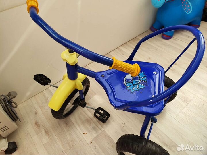 Трехколесный велосипед