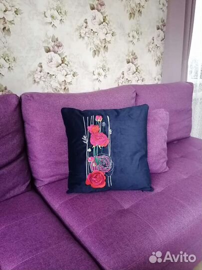 Декоративные подушки с вышивкой