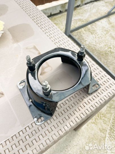 Кронштейн запасного колеса niva chevrolet