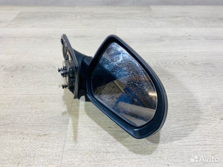 Зеркало заднего вида боковое правое Kia Rio 3