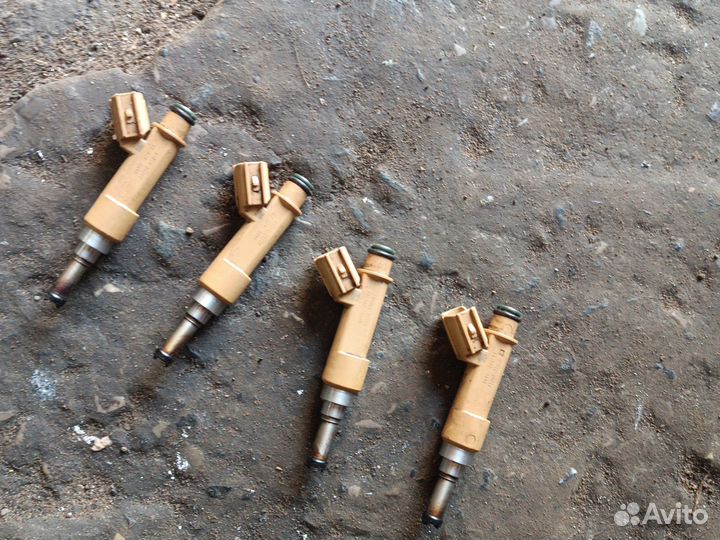 Форсунка топливная Toyota Corolla 150