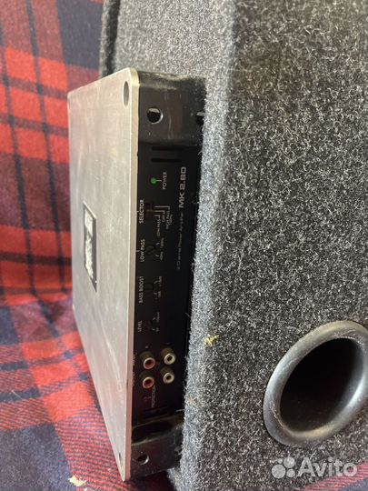 Сабвуфер с уселителем