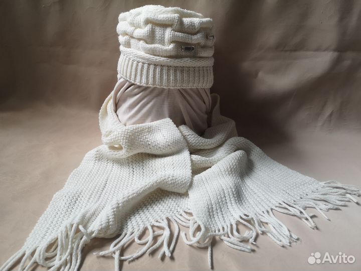 Вязаный комплект шапка и шарф