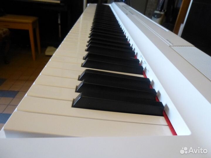 Yamaha p-125WH