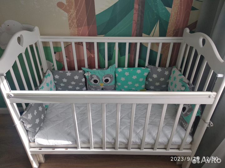Детская кроватка с продольным маятником