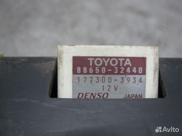 Блок управления отопителем Toyota Vista V50 1998