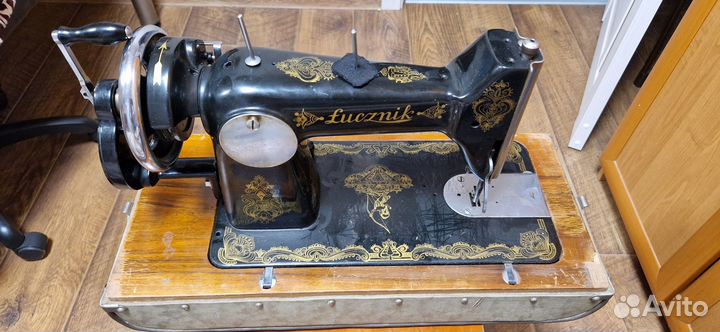Швейная машинка ручная Lucznik 82 r