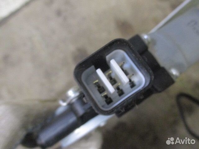 Стеклоподъемник электр. задний левый Mitsubishi La