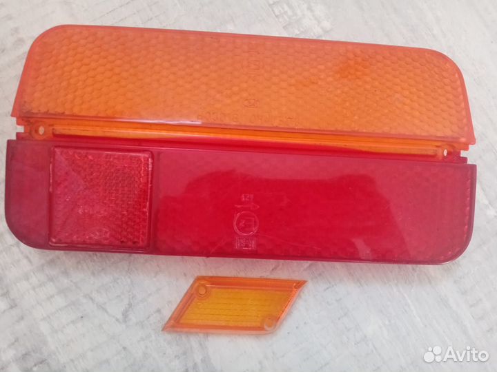 Стекло на задний фонарь ваз 2103